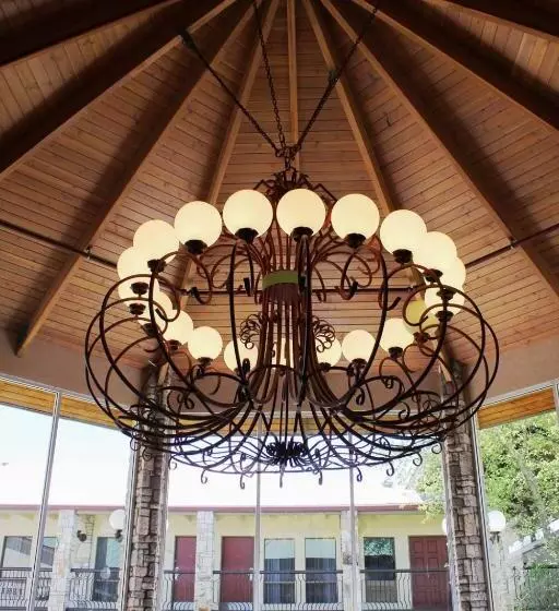 Inn Of The Hills Hotel And Conference Center