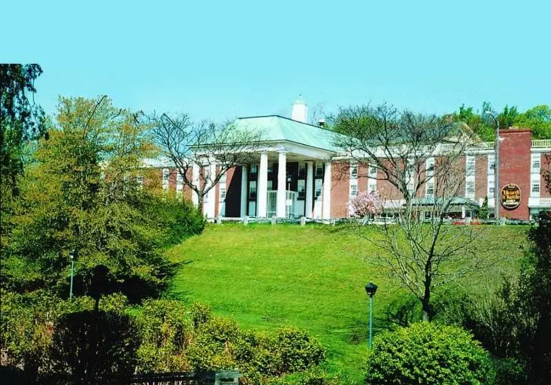 فندق John Carver Inn & Spa