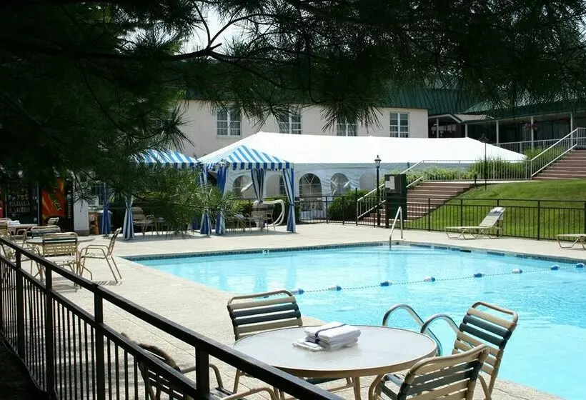 Отель Park Inn Harrisburg West