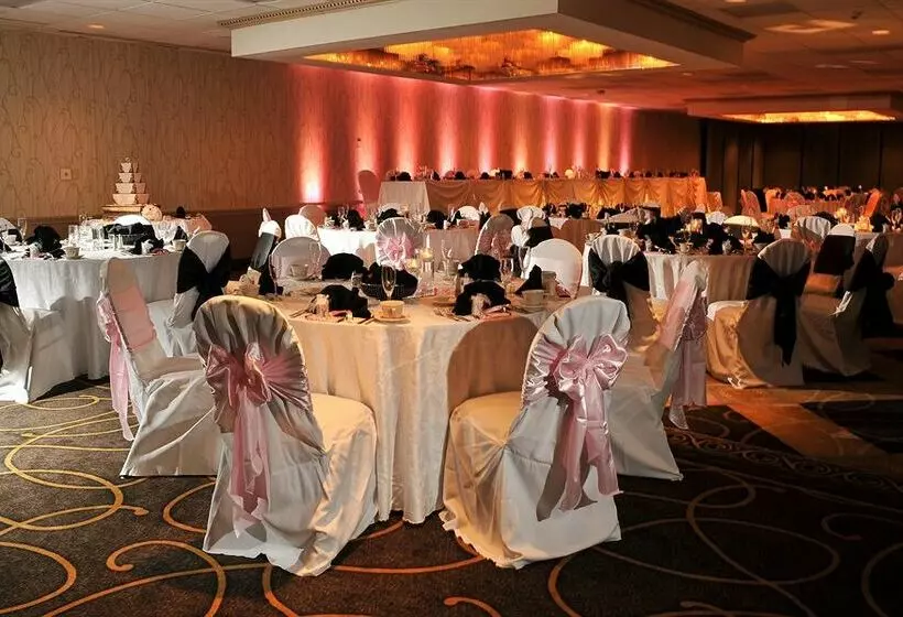 Отель Park Inn Harrisburg West