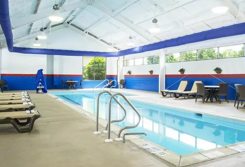 Отель Park Inn Harrisburg West