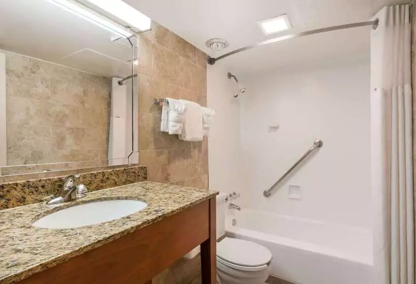 Ramada By Wyndham State College Hotel & Conference Center