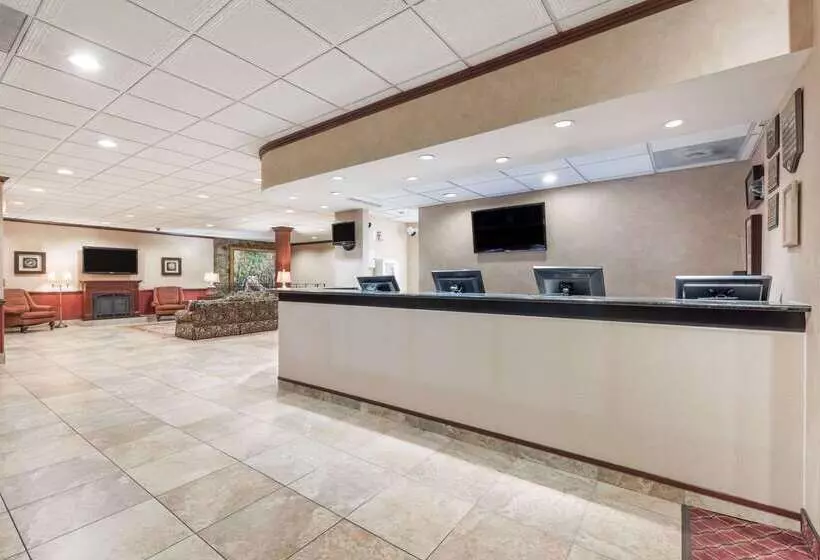 Ramada By Wyndham State College Hotel & Conference Center