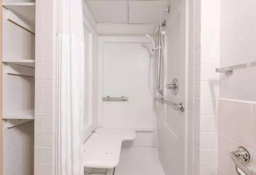 Ramada By Wyndham State College Hotel & Conference Center