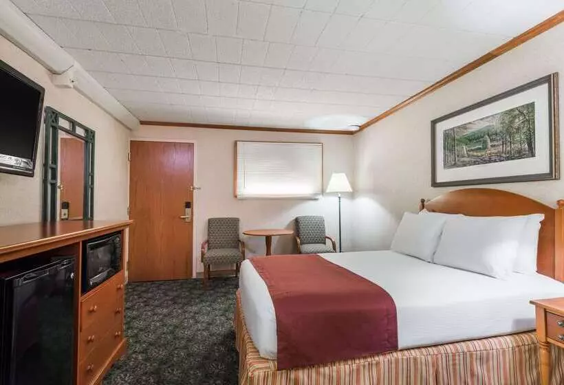 Ramada By Wyndham State College Hotel & Conference Center