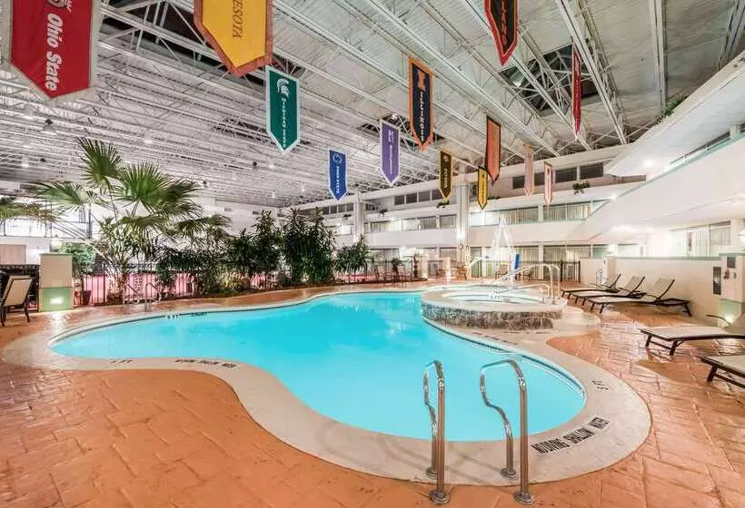 Ramada By Wyndham State College Hotel & Conference Center