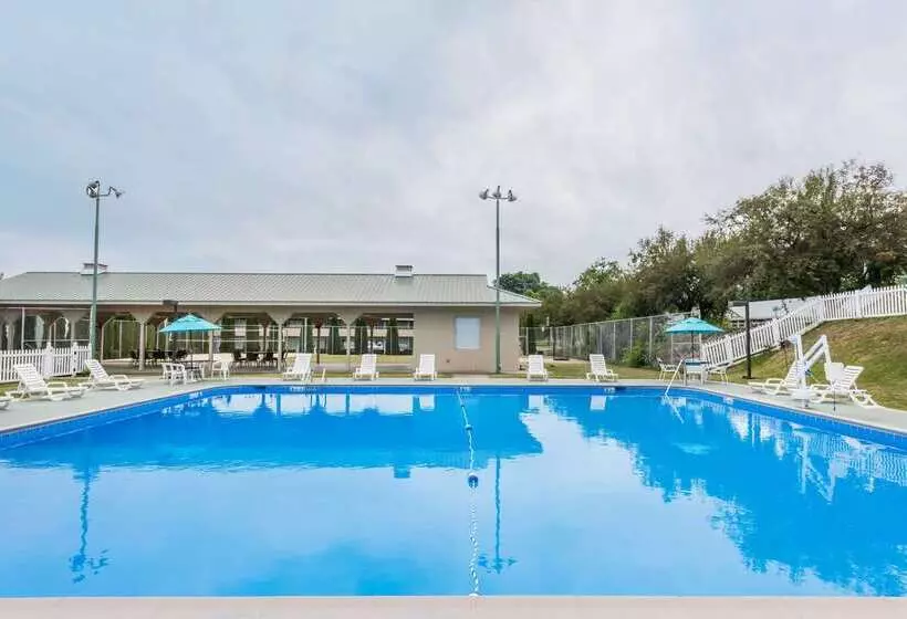 Ramada By Wyndham State College Hotel & Conference Center