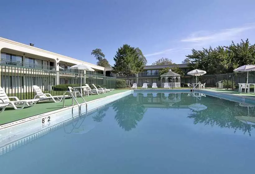 فندق Ramada By Wyndham Pikesville/baltimore North