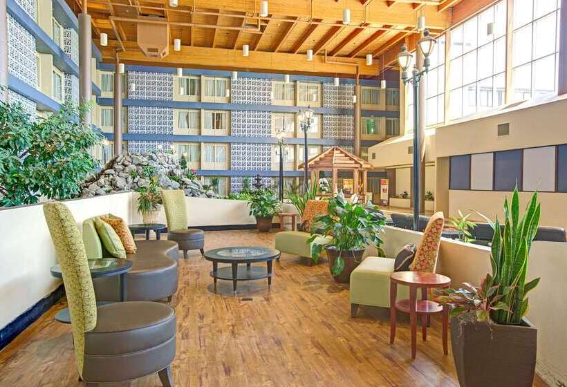 هتل Ramada Plaza By Wyndham Charlotte South End Airport