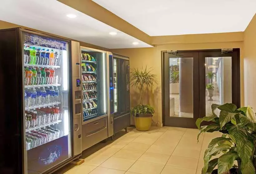 ホテル Ramada Plaza By Wyndham Charlotte South End Airport