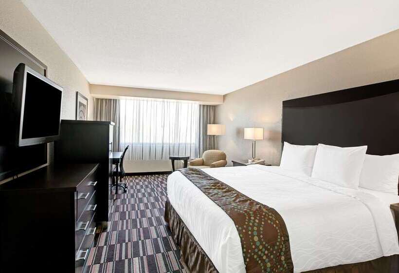 هتل Ramada Plaza By Wyndham Charlotte South End Airport