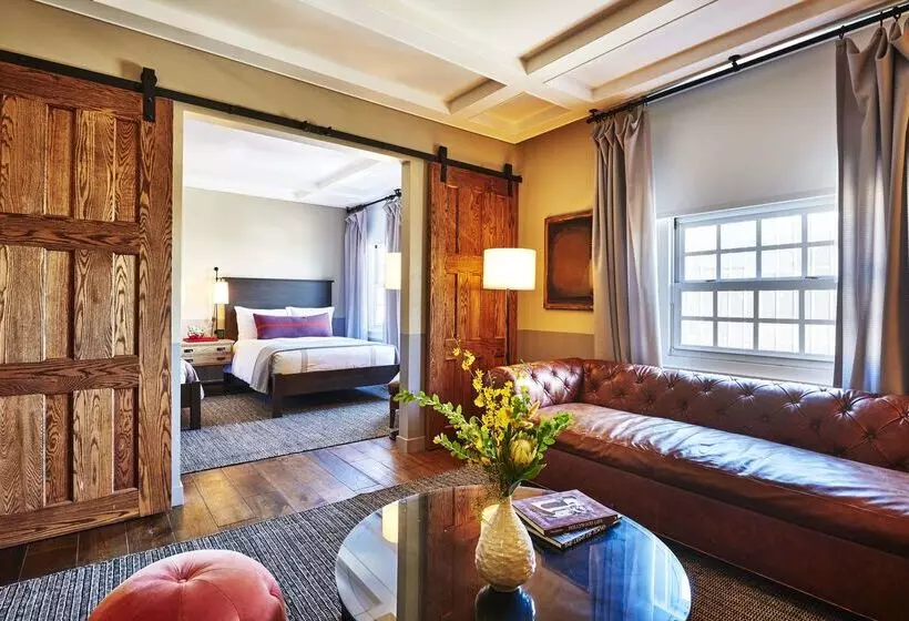 בית מלון כפרי The Hollywood Roosevelt