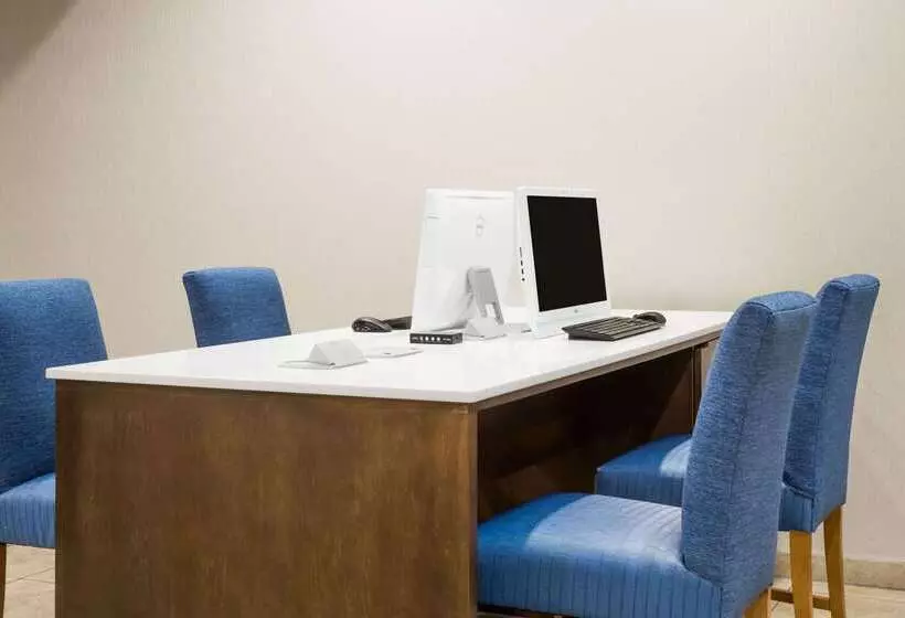 酒店 Wyndham Garden Fresno Yosemite Airport