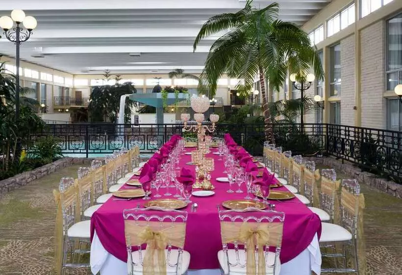 酒店 Wyndham Garden Fresno Yosemite Airport