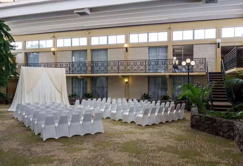 酒店 Wyndham Garden Fresno Yosemite Airport