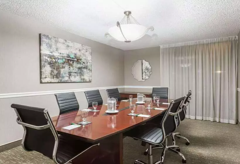 酒店 Wyndham Garden Fresno Yosemite Airport