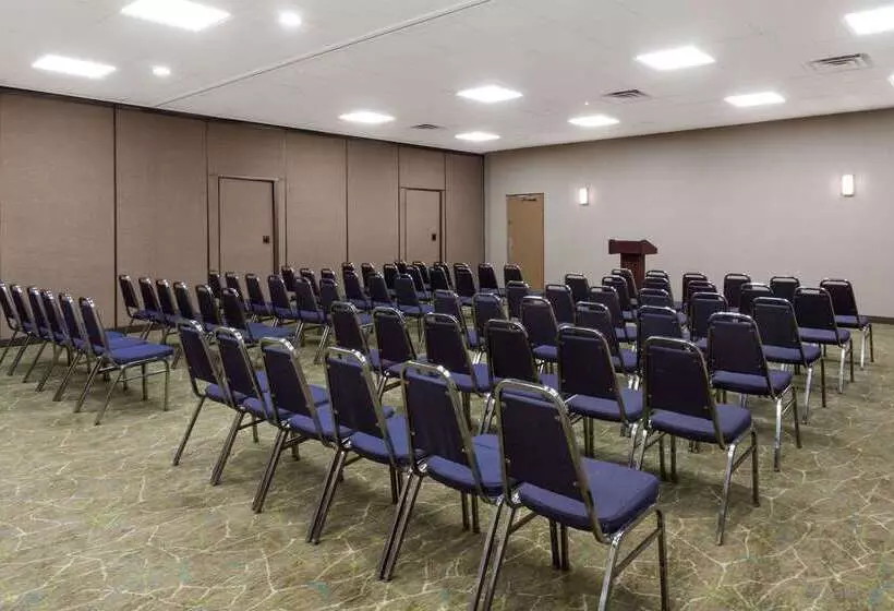 酒店 Wyndham Garden Fresno Yosemite Airport