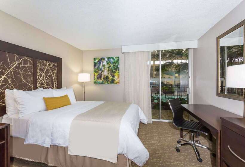 هتل Wyndham Garden Fresno Yosemite Airport