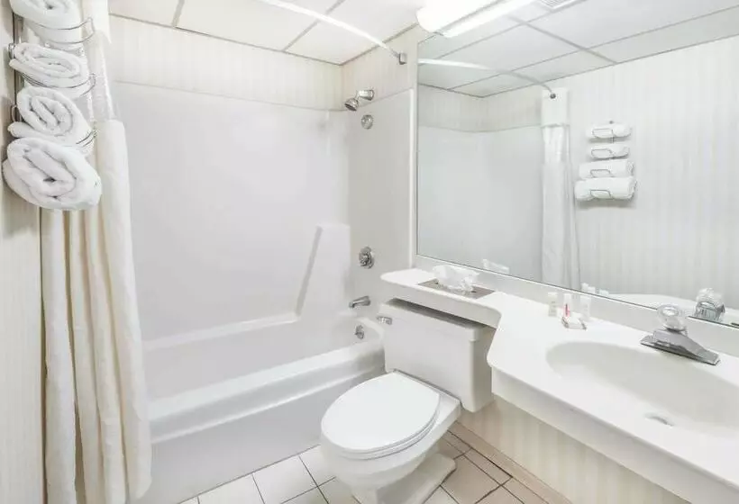 Howard Johnson Hotel