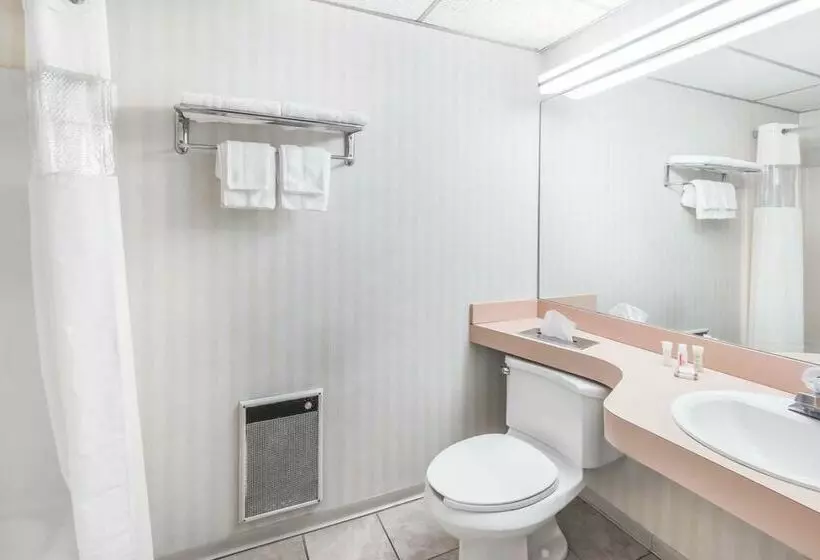 Howard Johnson Hotel