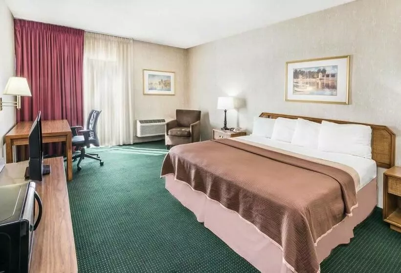 Howard Johnson Hotel