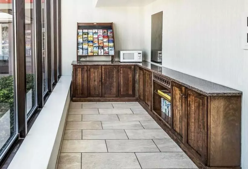 Howard Johnson Hotel