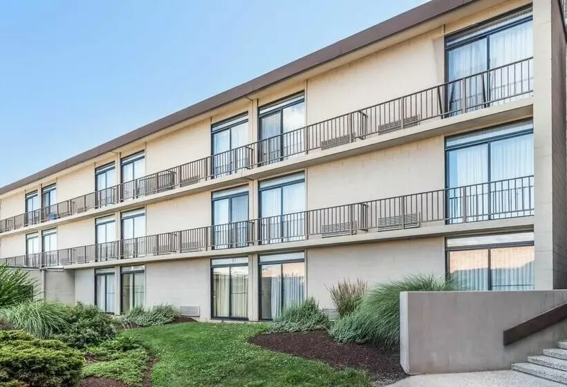 Howard Johnson Hotel