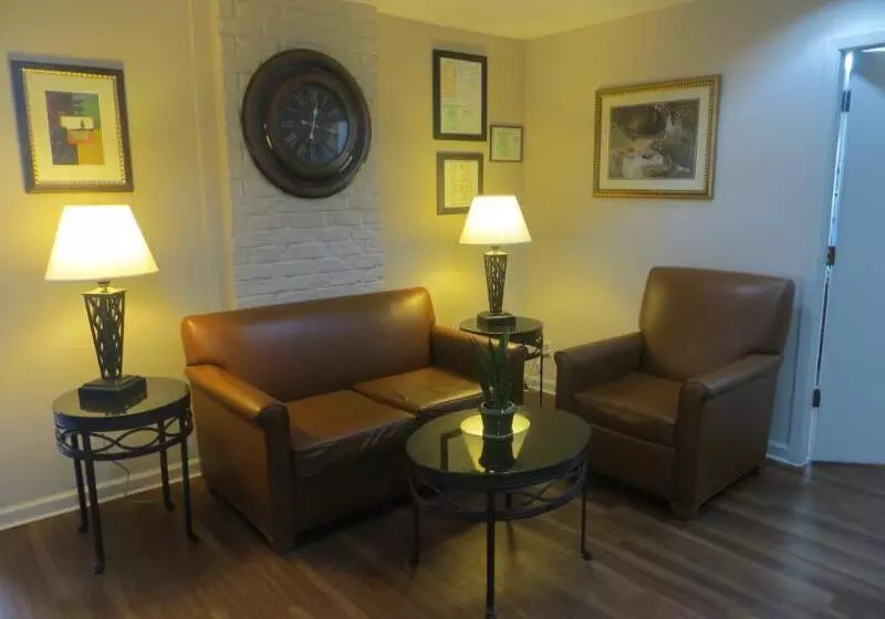 Hotel Americas Best Value Inn Austin University