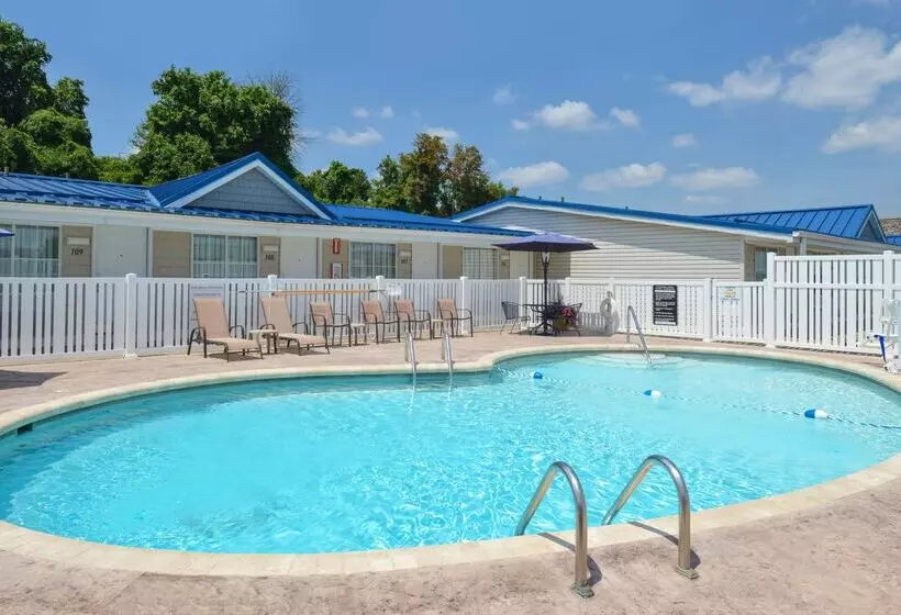 בית מלון כפרי Americas Best Value Inn Saint Clairsville/wheeling