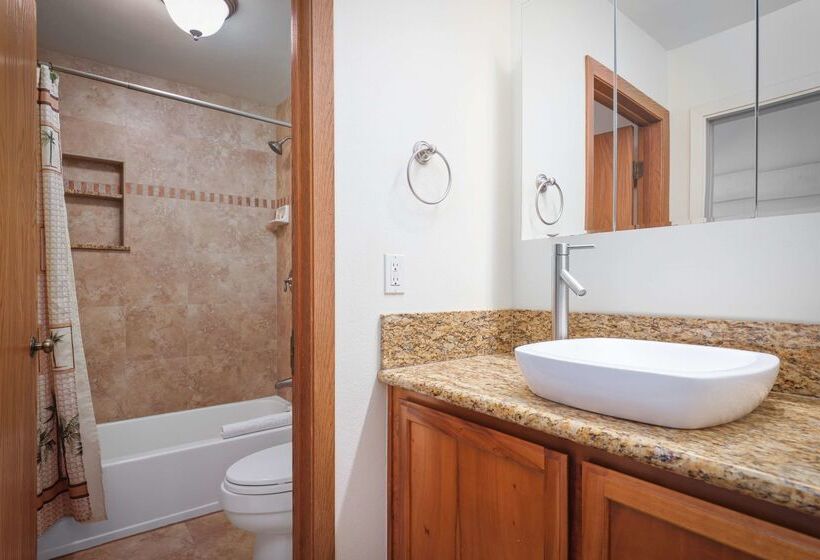 Hotel Aston Maui Hill