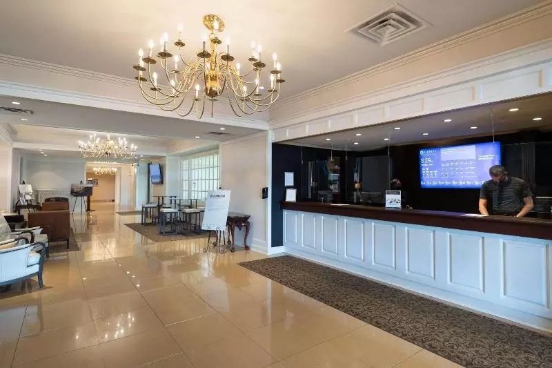 Bella Vista Hotel & Suites