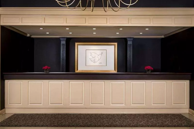 Bella Vista Hotel & Suites