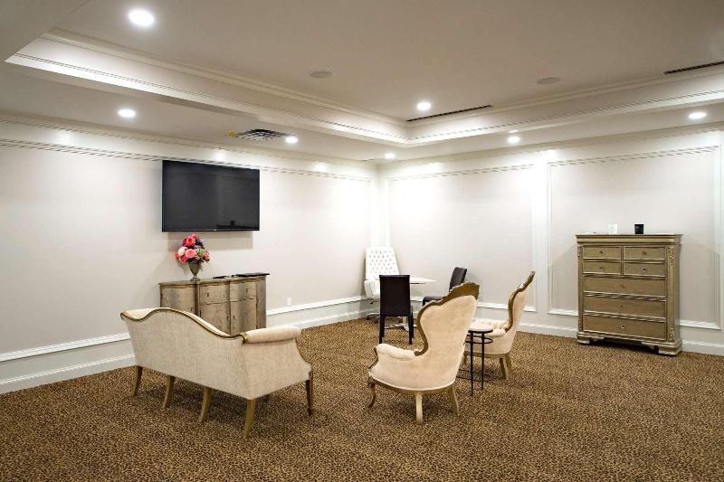 Bella Vista Hotel & Suites