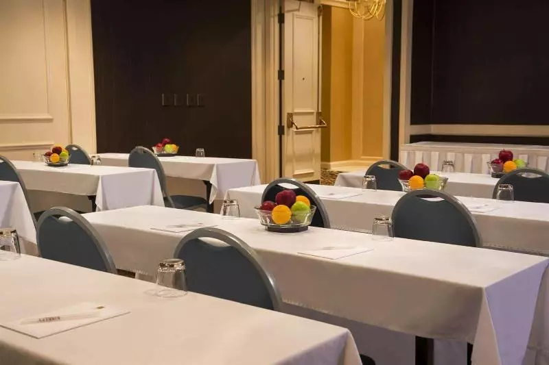 Bella Vista Hotel & Suites