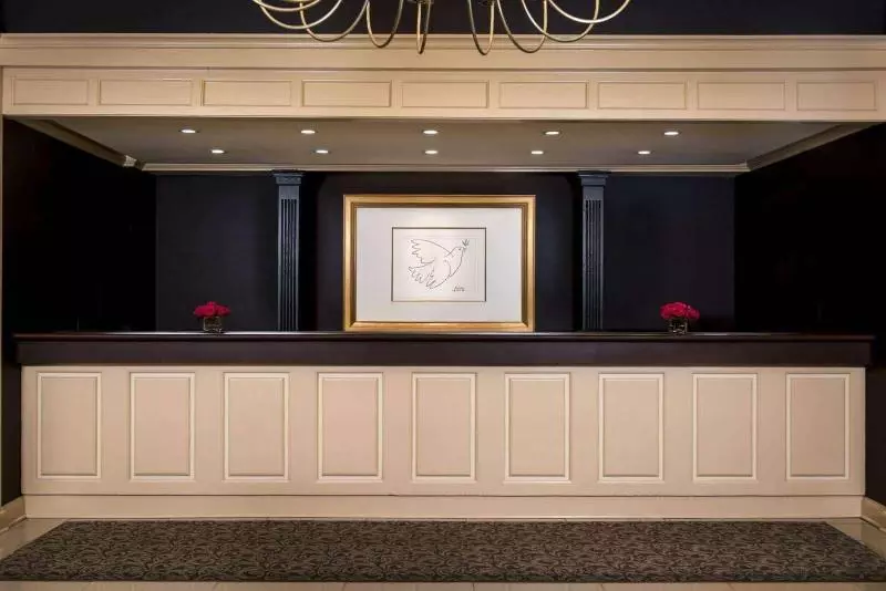 Bella Vista Hotel & Suites