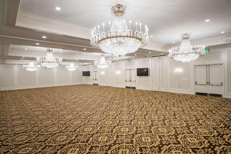 Bella Vista Hotel & Suites