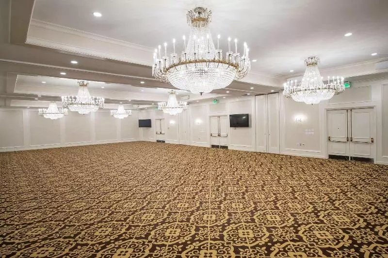 Bella Vista Hotel & Suites