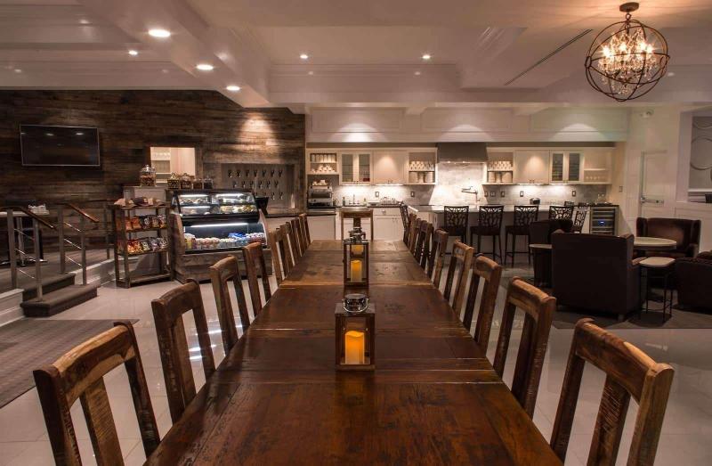 Bella Vista Hotel & Suites