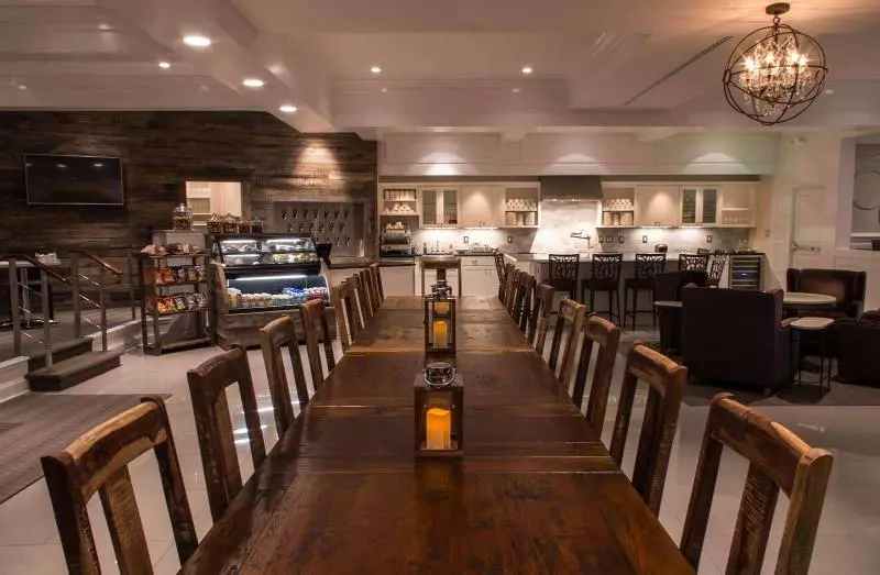 Bella Vista Hotel & Suites