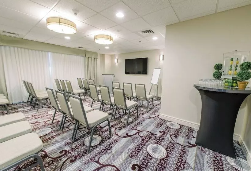 هتل Courtyard By Marriott Nashua