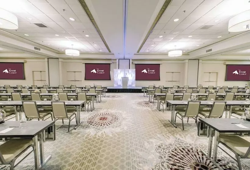 هتل Courtyard By Marriott Nashua