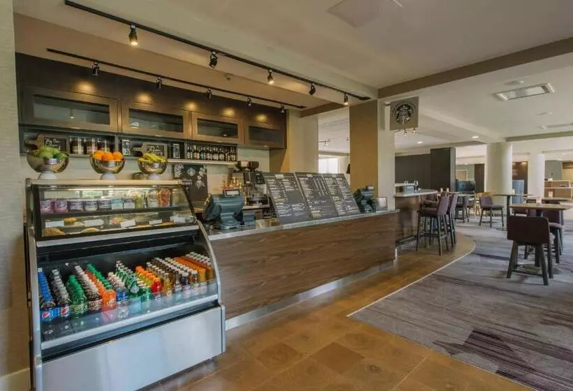 هتل Courtyard By Marriott Nashua