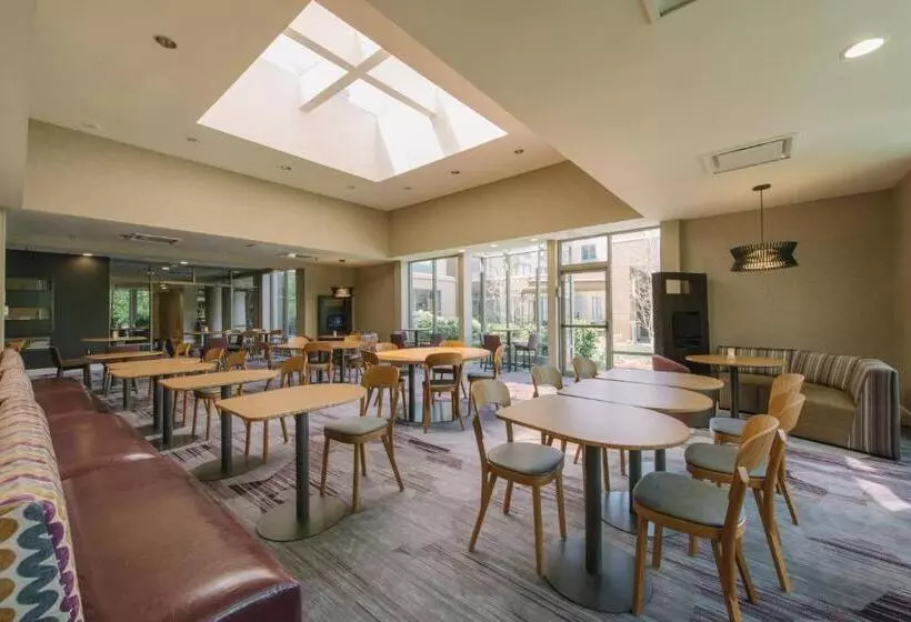 هتل Courtyard By Marriott Nashua