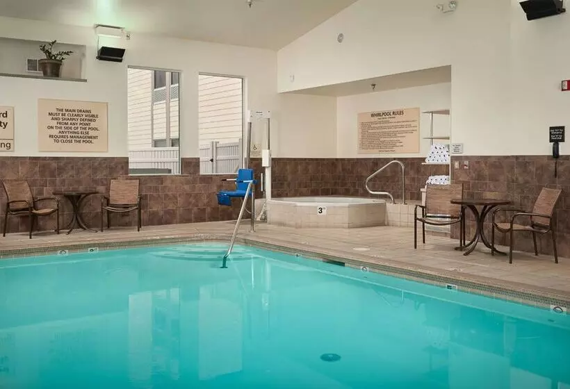 هتل Hampton Inn Butte