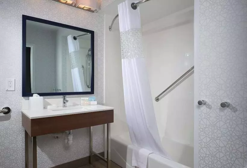 هتل Hampton Inn Butte