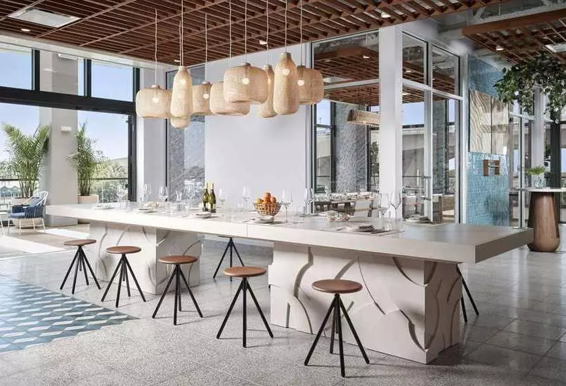 Отель Hilton Fort Lauderdale Marina