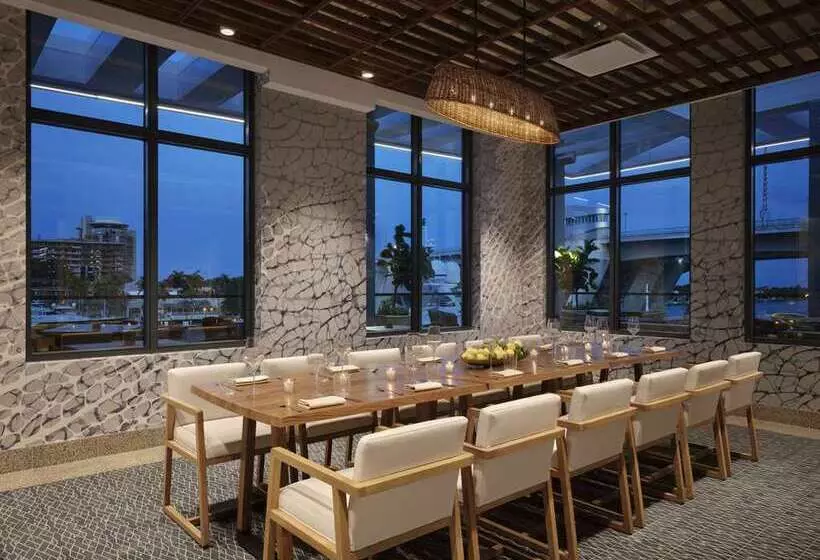 Отель Hilton Fort Lauderdale Marina