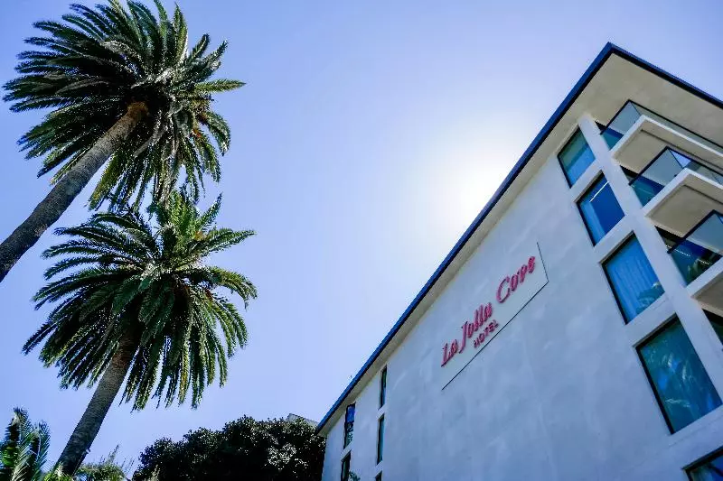 Отель La Jolla Cove Suites