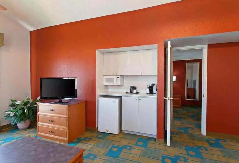 בית מלון כפרי La Quinta Inn By Wyndham Costa Mesa Orange County