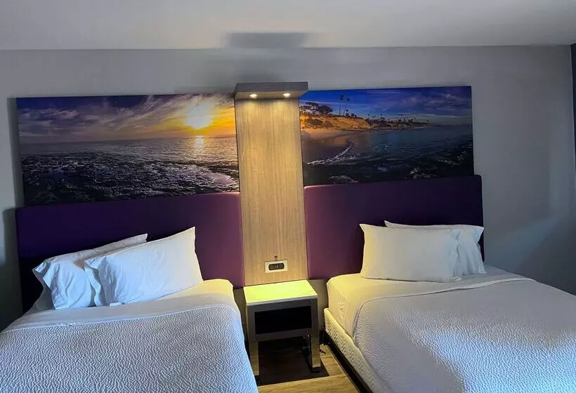 בית מלון כפרי La Quinta Inn By Wyndham Costa Mesa Orange County